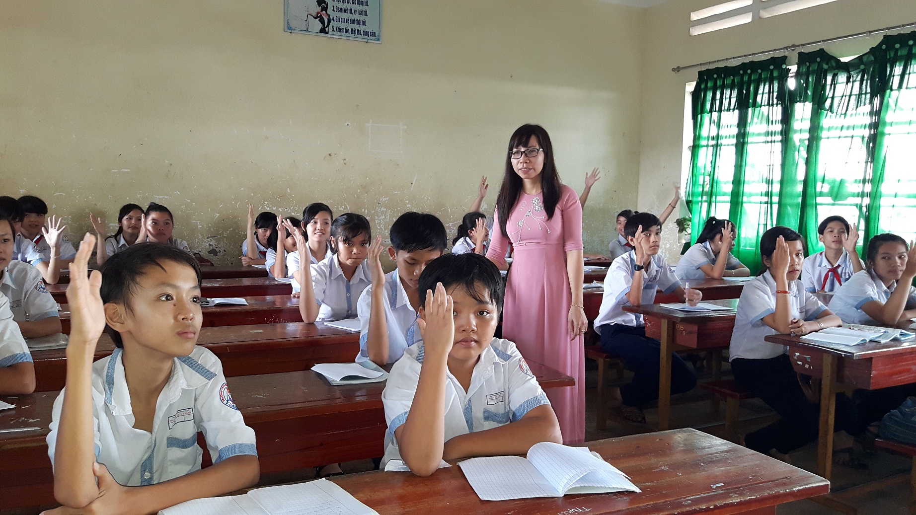 cô giáo Nguyễn Thị Thu Hồng trong một giờ lên lớp.JPG