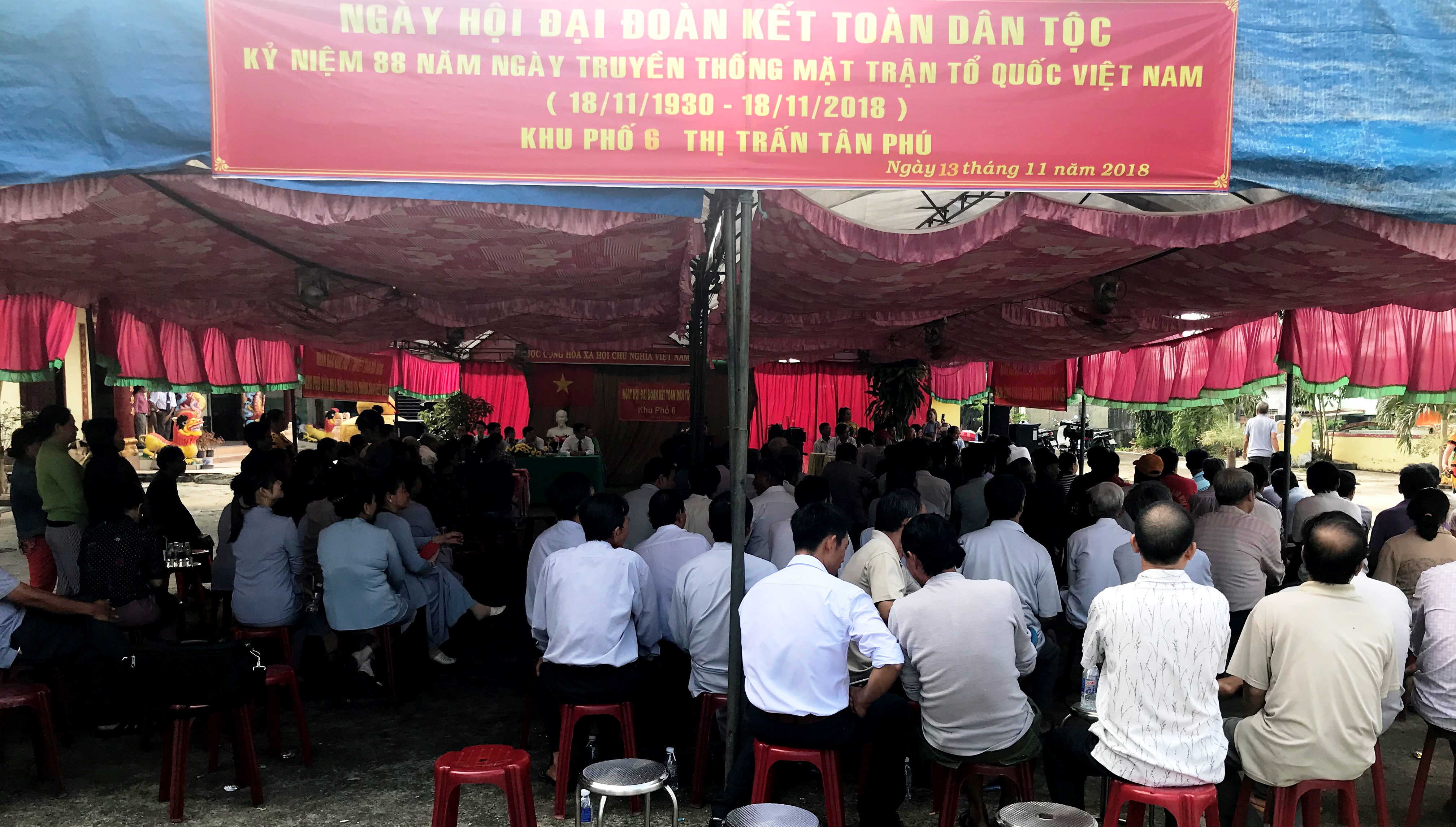 đông đảo người dân khu phố 6 (TT Tân Phú) đến tham dự ngày hội Đại đàon kết toàn dân tộc.jpeg